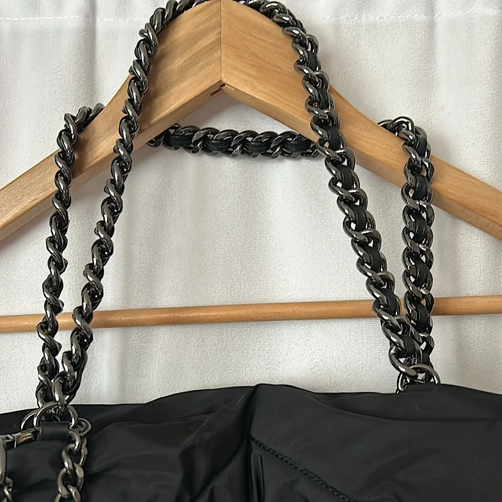 Stuart Weitzman Black Chain Strap Quilted Puffer Tote Bag Purse 🌺🌺 - Picture 4 of 7